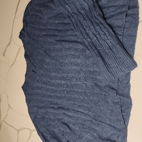 Soft blue American eagle sweater - Picture 2 of 4